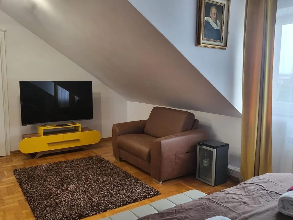 Apartmán The Castle - Free Parking - Self Check In (Adults Only)