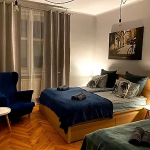 Lares And Penates Апартаменты